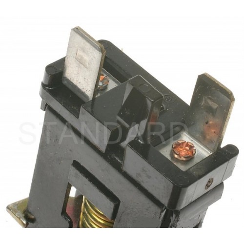 Stop light switch for brakes with assistance / Ford